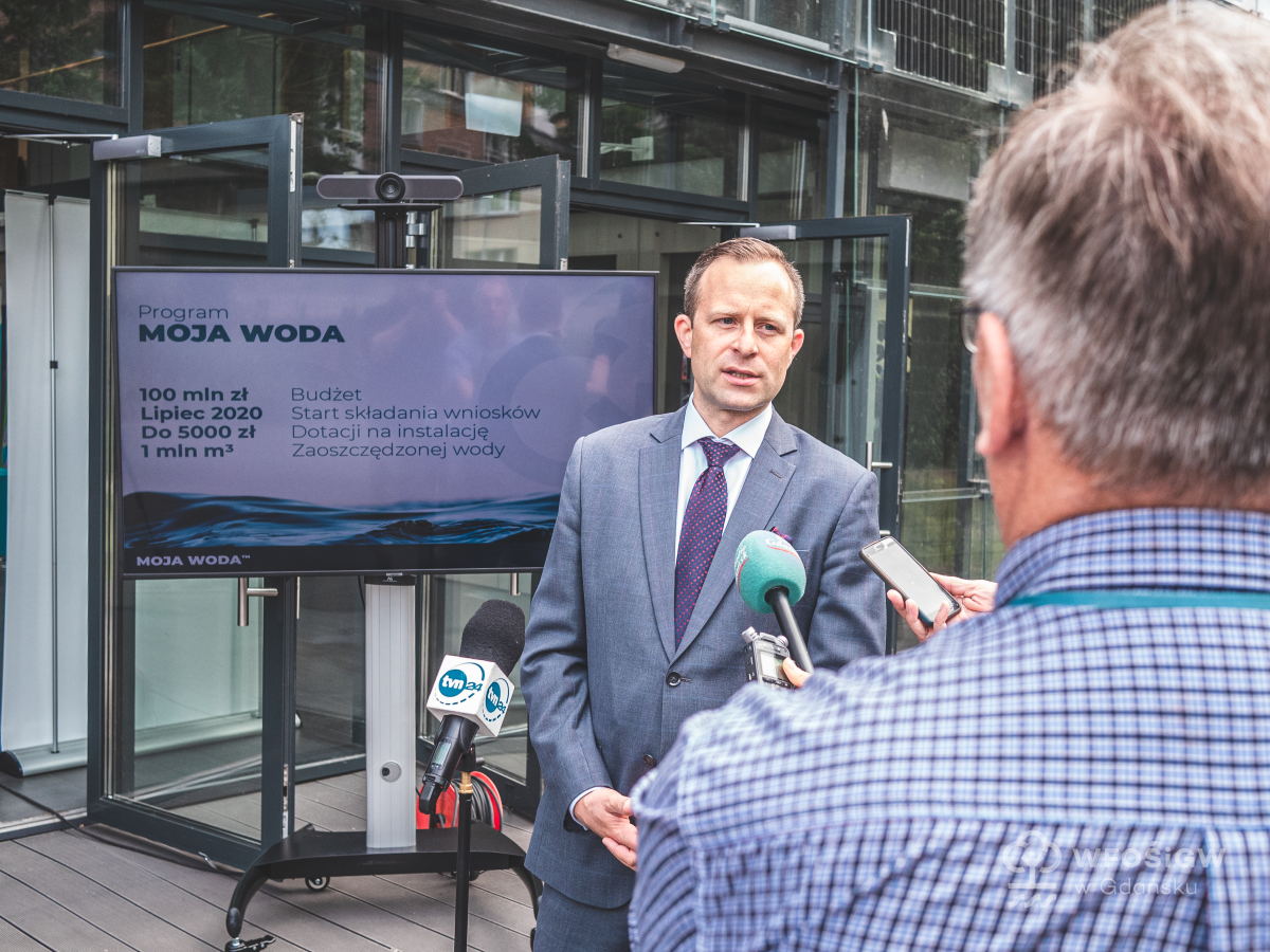 Prezes WFOŚiGW w Gdańsku Marcin Osowski podczas spotkania z dziennikarzami o programie Moja Woda